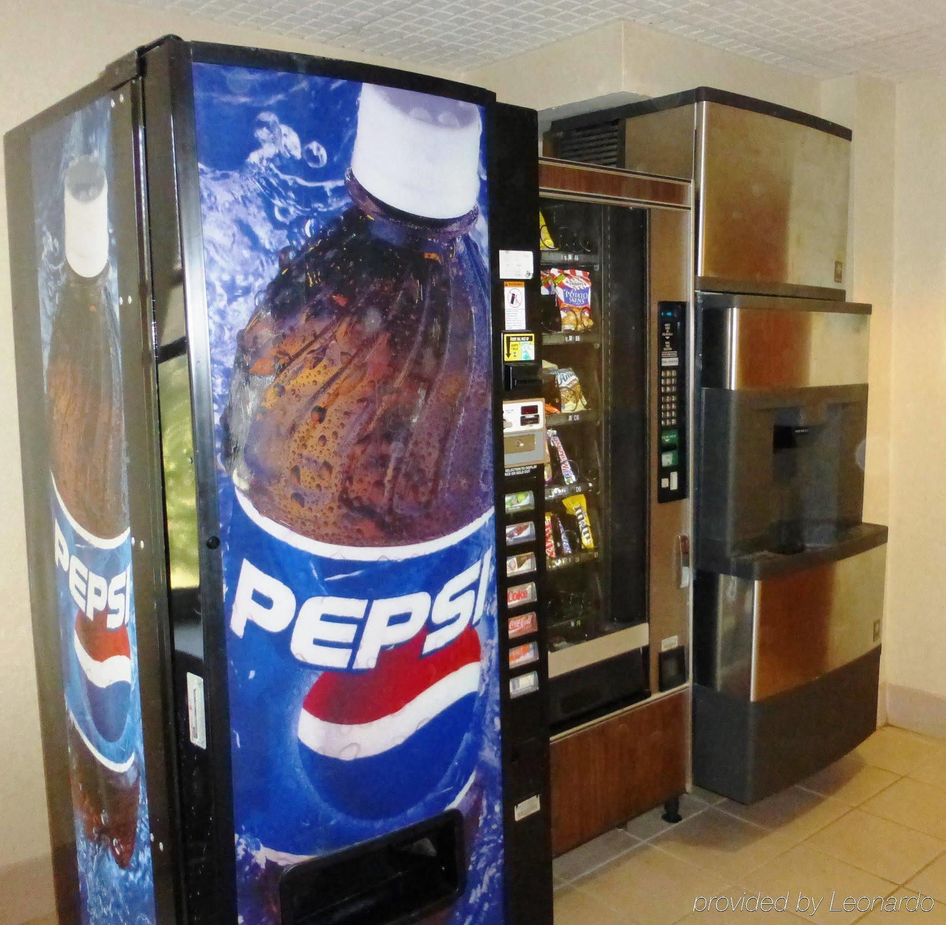 纽南红顶套房酒店 外观 照片